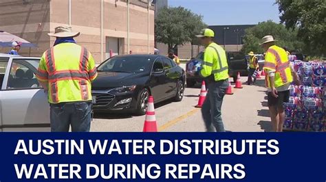 Austin Water crews repair leaking water main, distribute bottled。